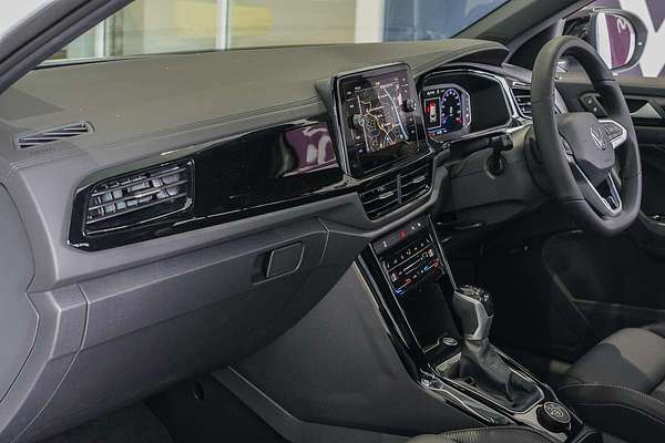 2025 Volkswagen T-Roc 140TSI R-Line D11