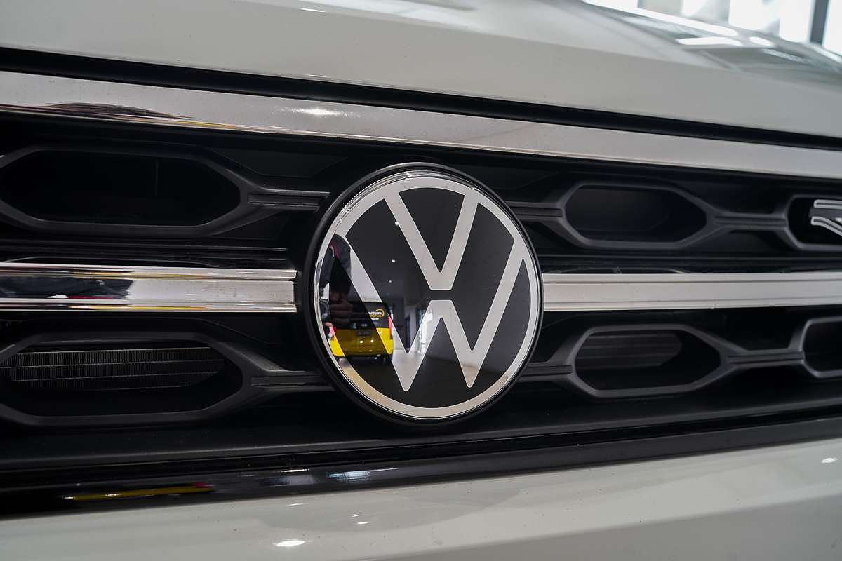 2025 Volkswagen T-Roc 140TSI R-Line D11