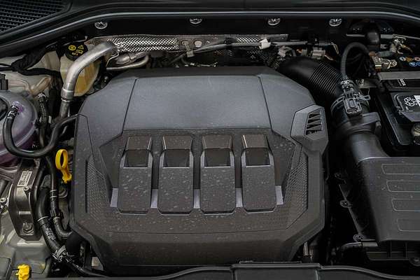 2025 Volkswagen T-Roc 140TSI R-Line D11