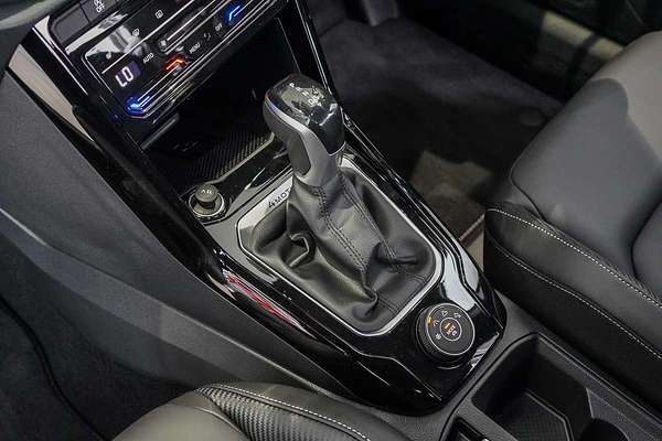 2025 Volkswagen T-Roc 140TSI R-Line D11