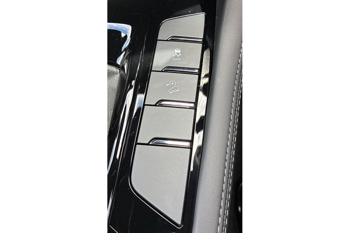 2025 Isuzu MU-X X-TERRAIN