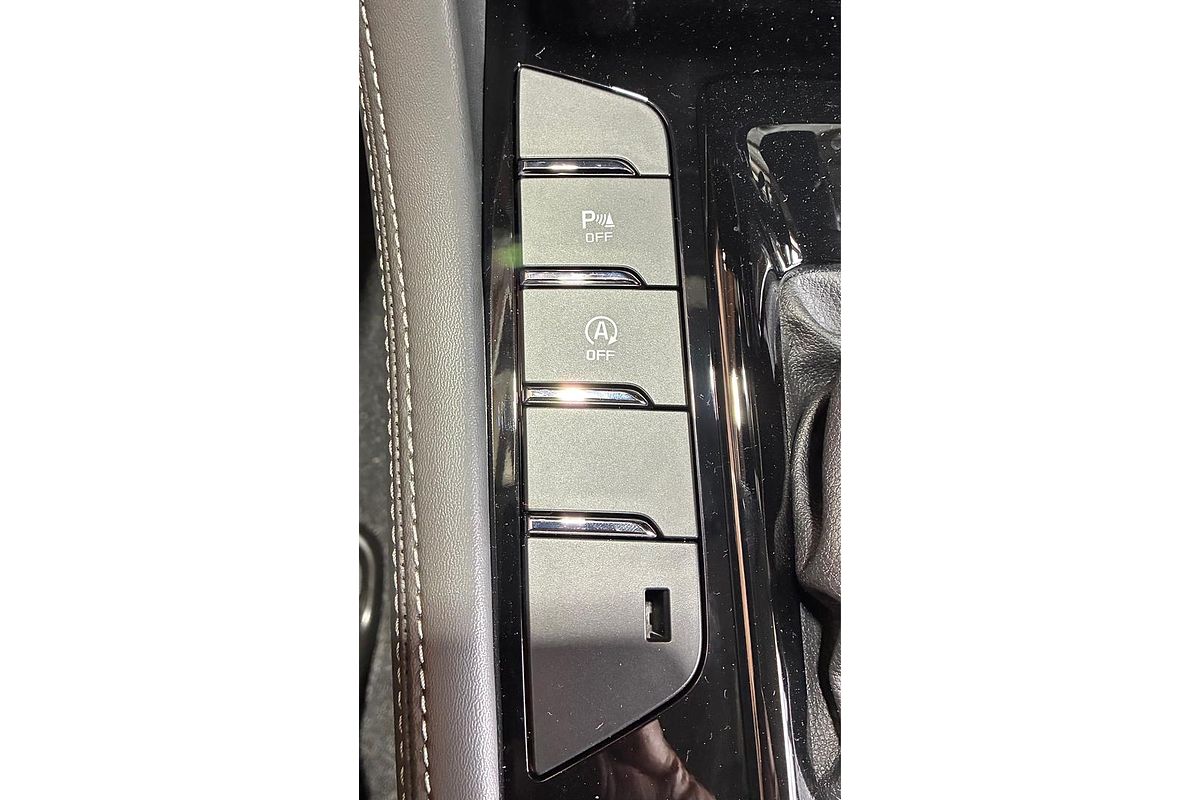 2025 Isuzu MU-X LS-T