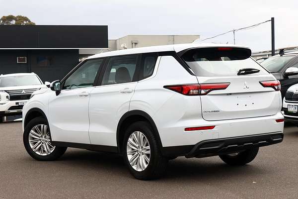 2023 Mitsubishi Outlander ES ZM