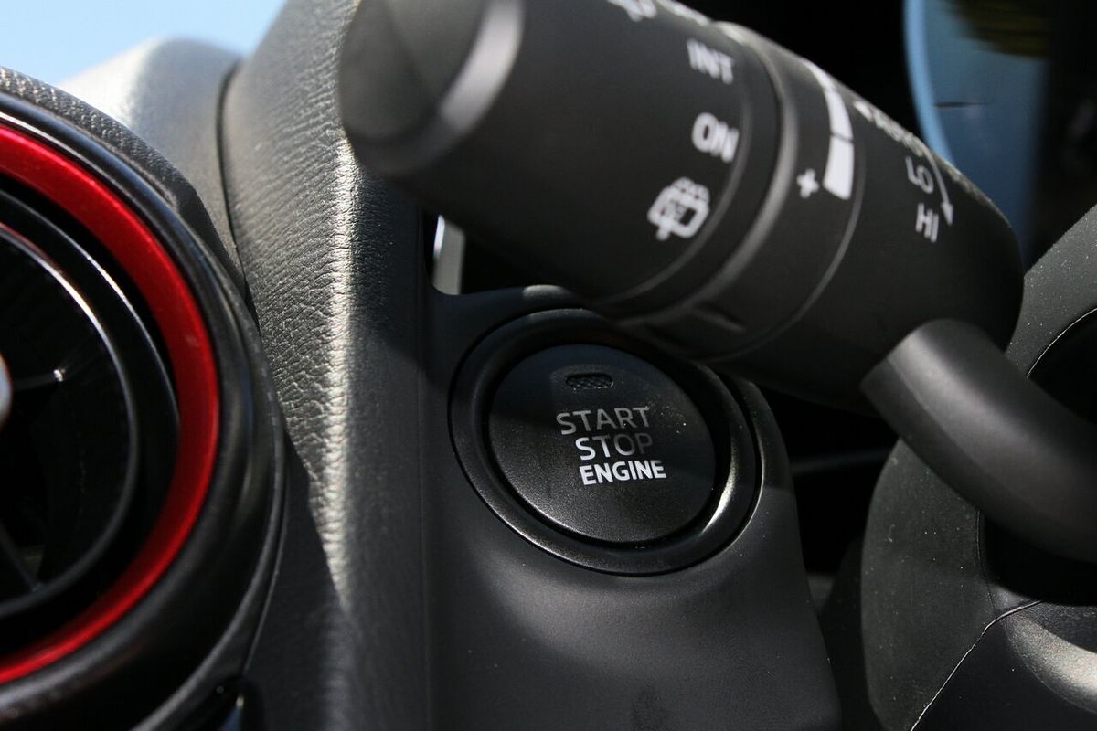 2025 Mazda 2 G15 Evolve DJ Series