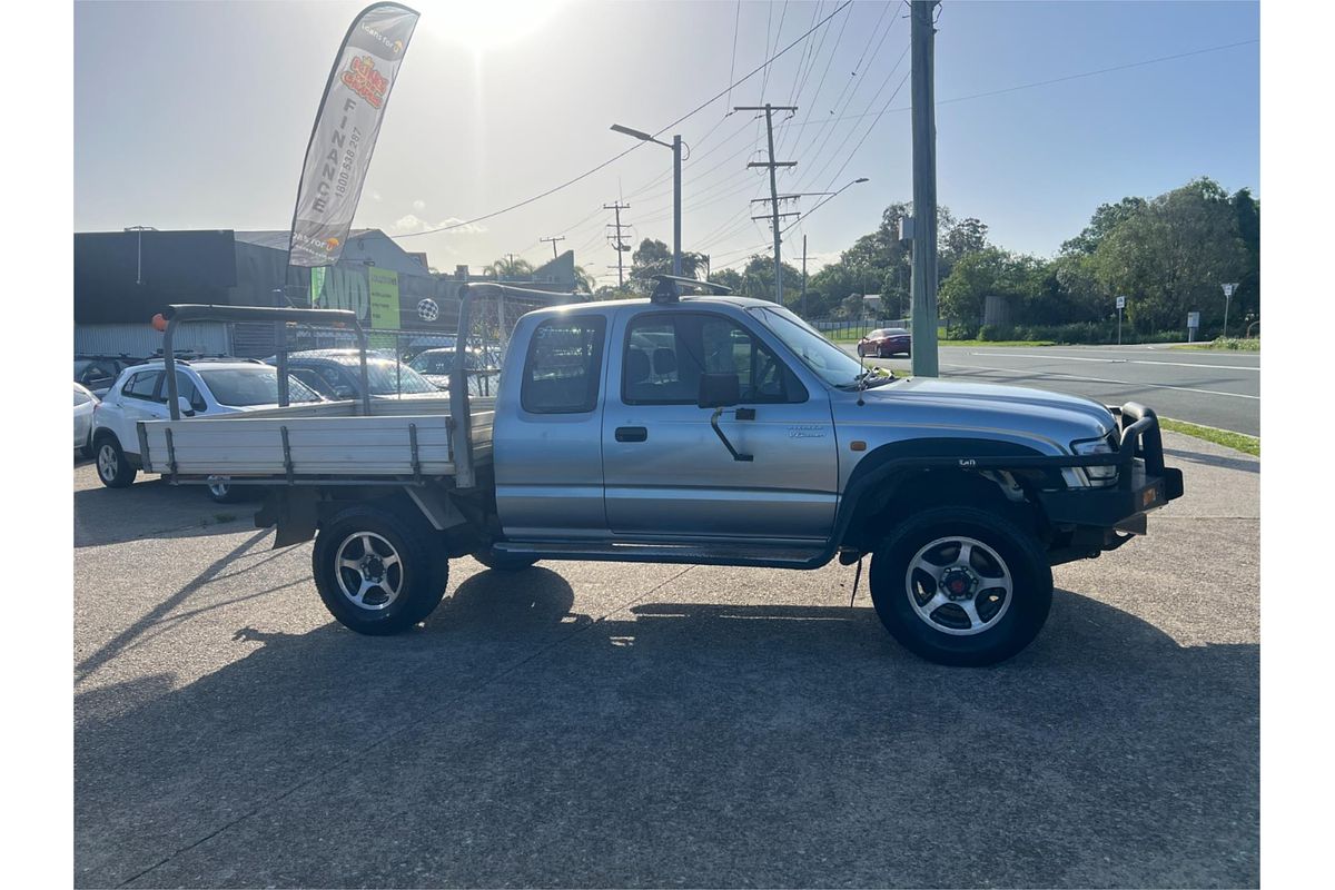 2004 Toyota Hilux VZN172R 4X4