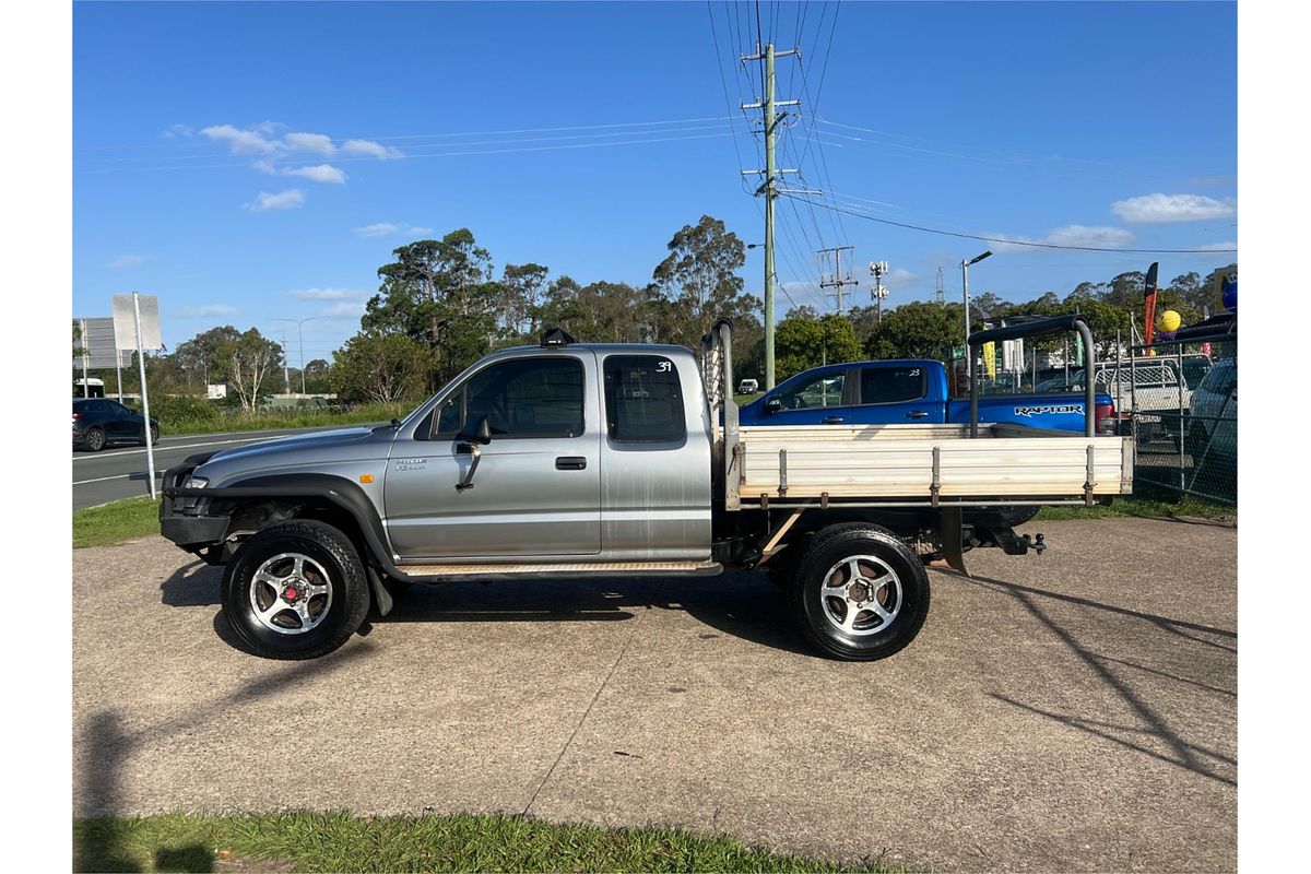2004 Toyota Hilux VZN172R 4X4