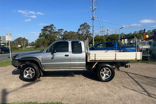 2004 Toyota Hilux VZN172R 4X4