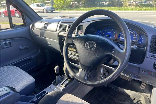 2004 Toyota Hilux VZN172R 4X4
