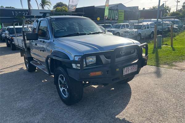 2004 Toyota Hilux VZN172R 4X4