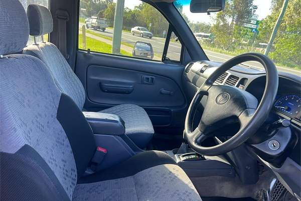 2004 Toyota Hilux VZN172R 4X4