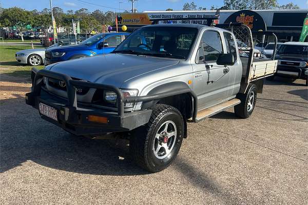 2004 Toyota Hilux VZN172R 4X4