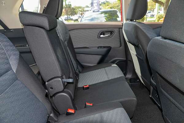 2025 Nissan X-TRAIL ST T33