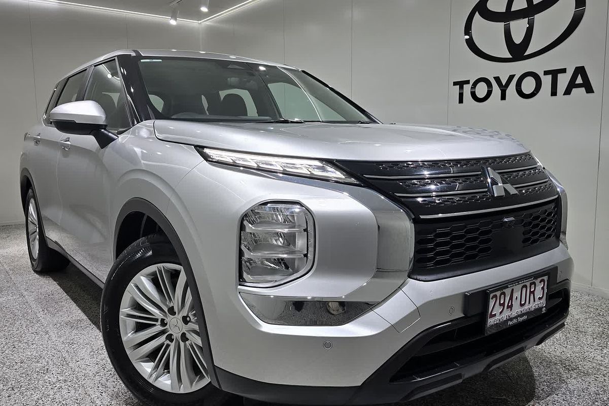 2023 Mitsubishi Outlander ES ZM