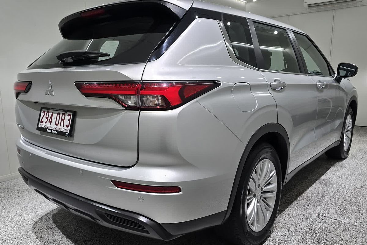 2023 Mitsubishi Outlander ES ZM