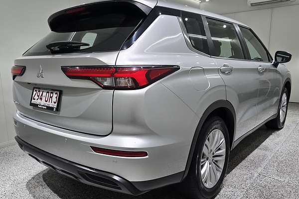 2023 Mitsubishi Outlander ES ZM