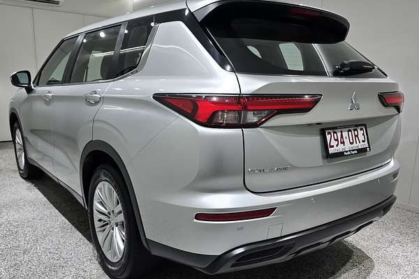 2023 Mitsubishi Outlander ES ZM
