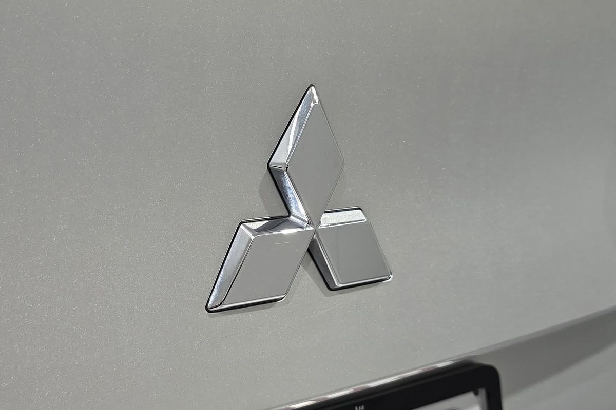 2023 Mitsubishi Outlander ES ZM