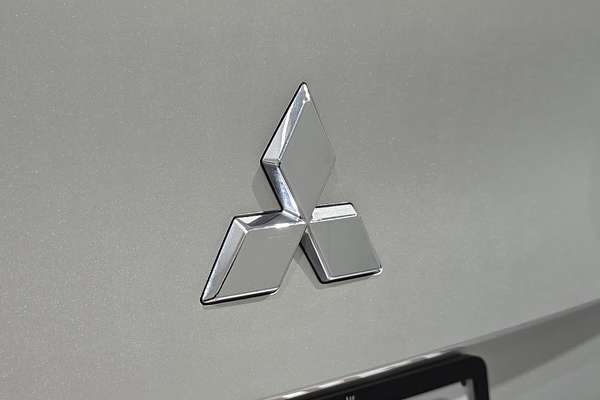 2023 Mitsubishi Outlander ES ZM