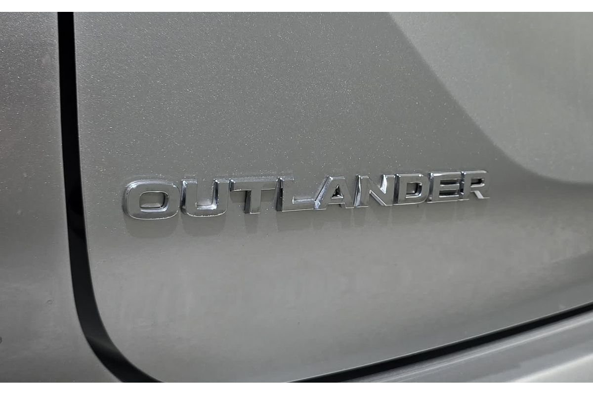 2023 Mitsubishi Outlander ES ZM