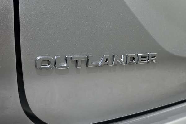 2023 Mitsubishi Outlander ES ZM