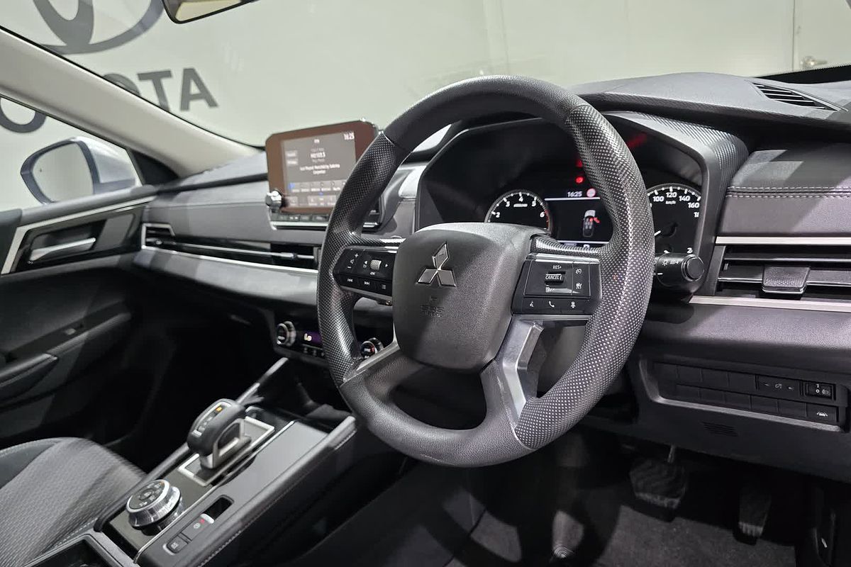 2023 Mitsubishi Outlander ES ZM