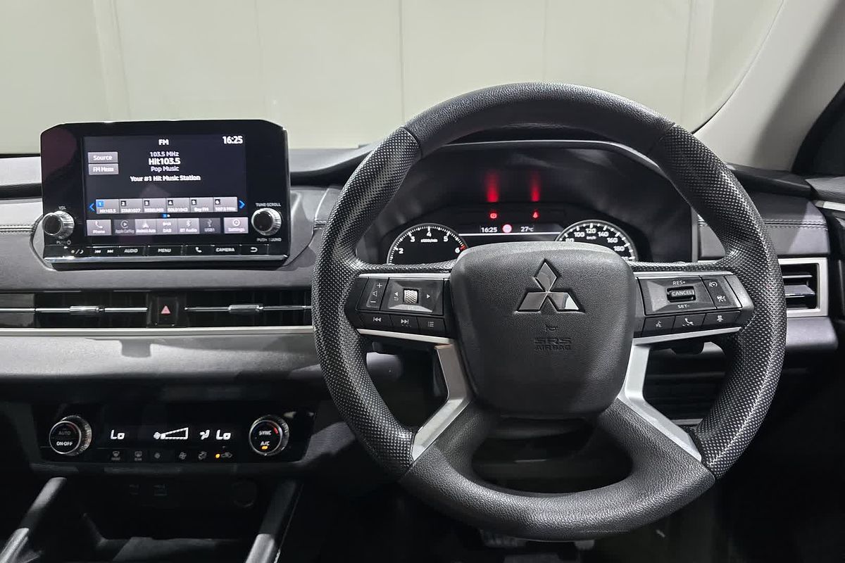 2023 Mitsubishi Outlander ES ZM
