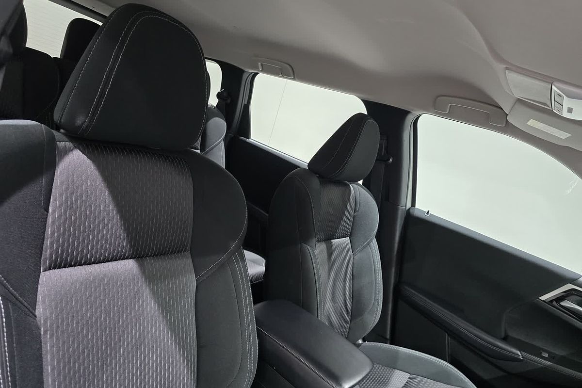 2023 Mitsubishi Outlander ES ZM