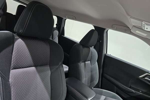 2023 Mitsubishi Outlander ES ZM