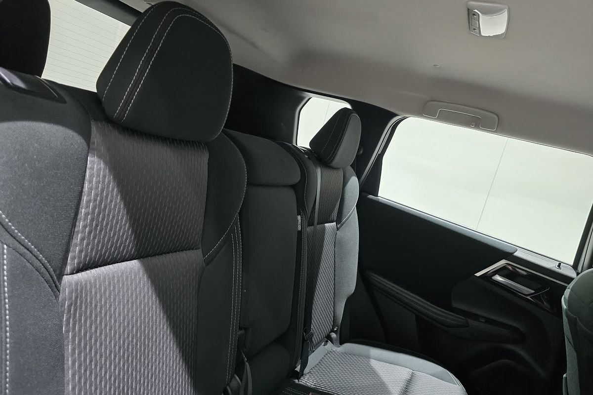 2023 Mitsubishi Outlander ES ZM