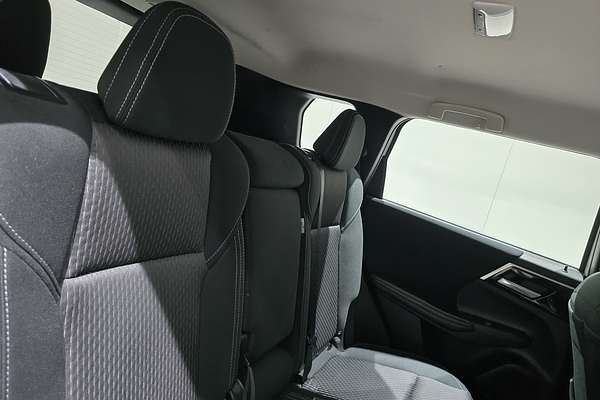 2023 Mitsubishi Outlander ES ZM