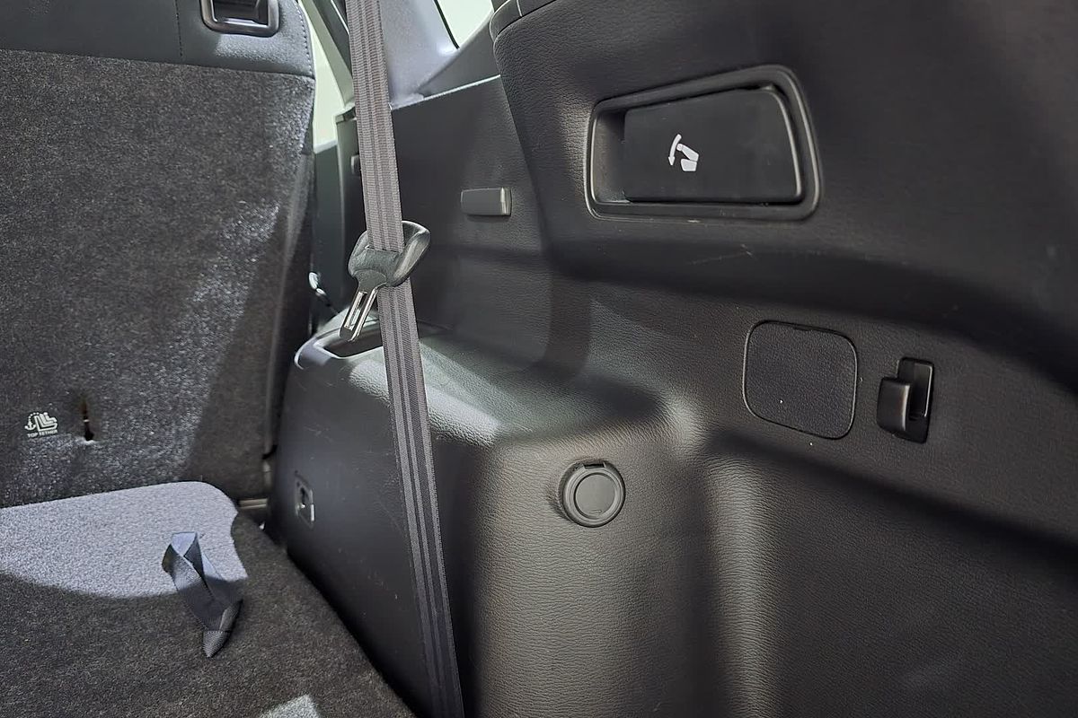 2023 Mitsubishi Outlander ES ZM