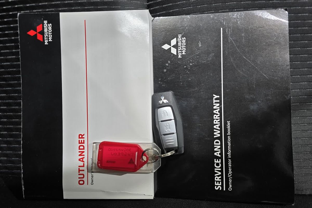 2023 Mitsubishi Outlander ES ZM