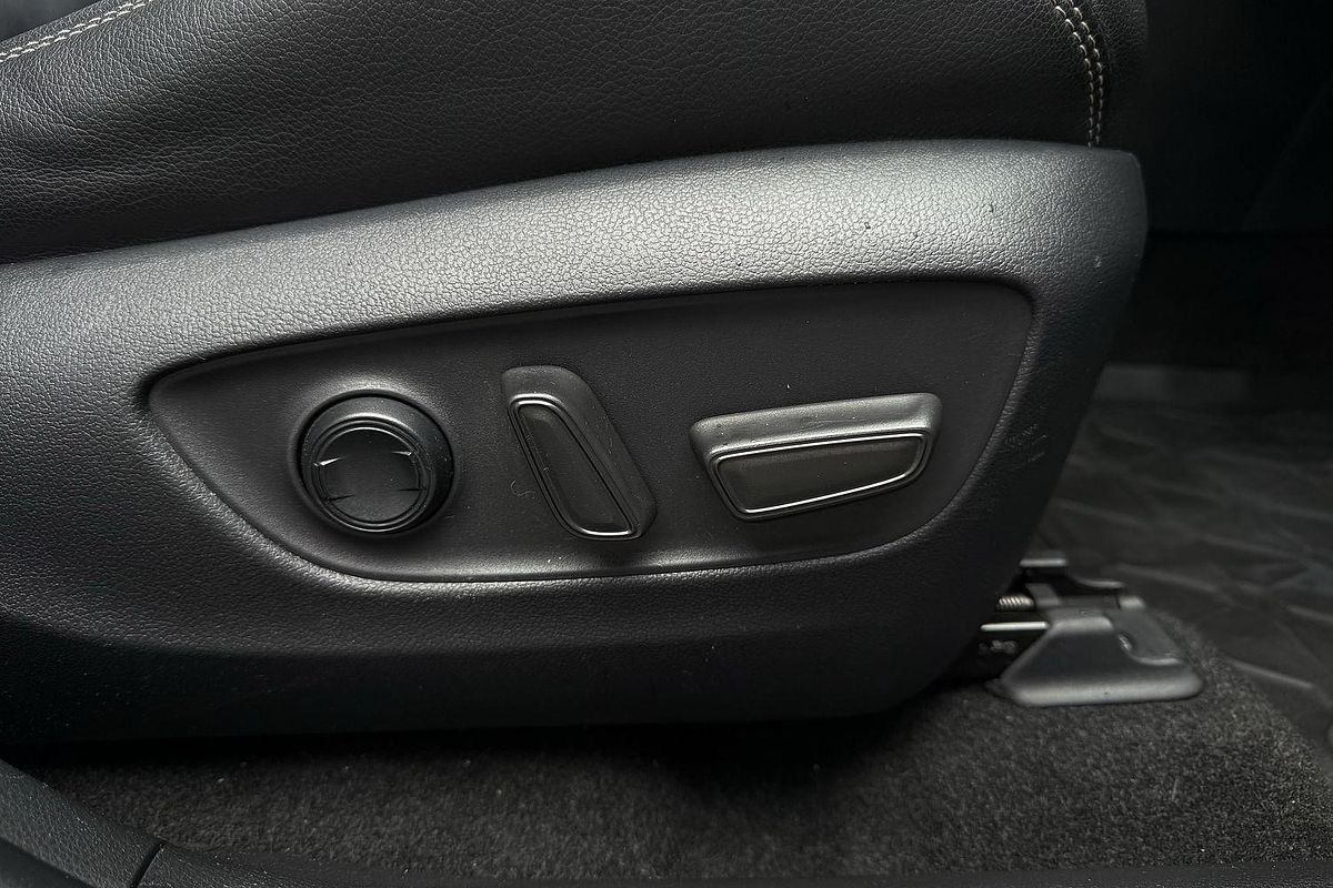 2019 Toyota RAV4 Cruiser AXAH52R