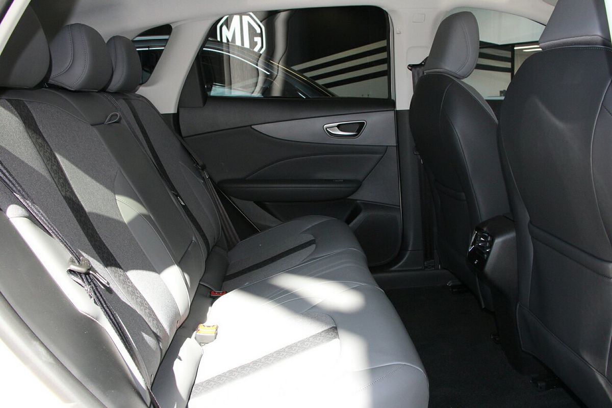 2025 MG MGS5 EV Essence 62 ZS3EM