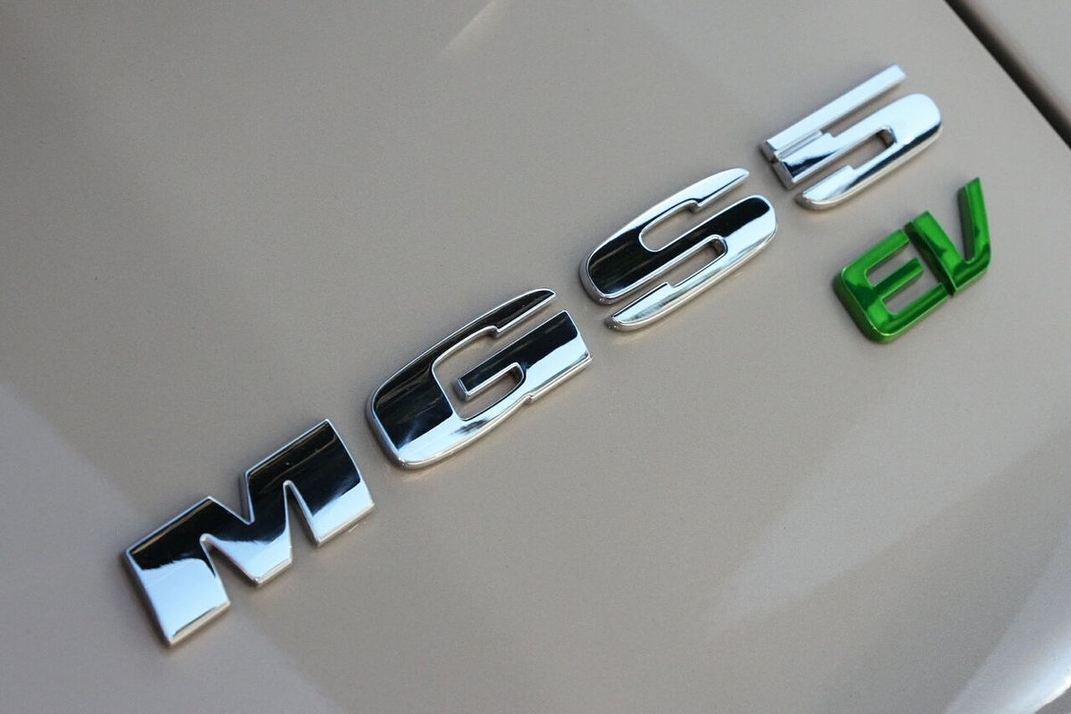 2025 MG MGS5 EV Essence 62 ZS3EM