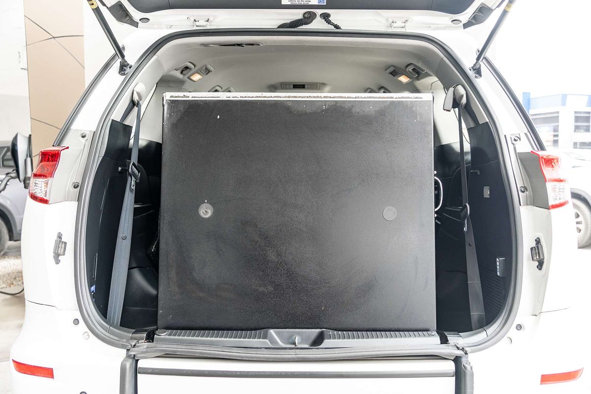 2013 Toyota Tarago GLi ACR50R