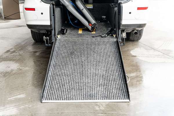 2013 Toyota Tarago GLi ACR50R