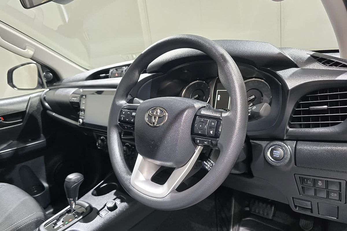 2025 Toyota Hilux SR 48V GUN126R 4X4
