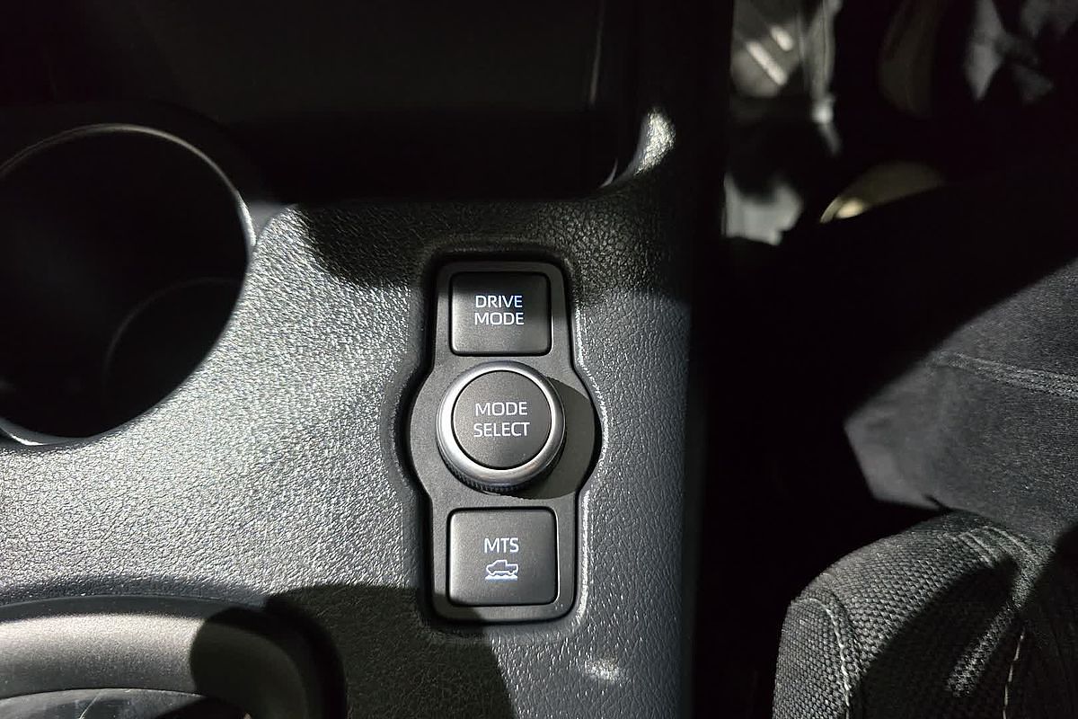 2025 Toyota Hilux SR 48V GUN126R 4X4