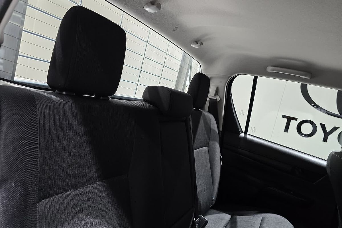 2025 Toyota Hilux SR 48V GUN126R 4X4