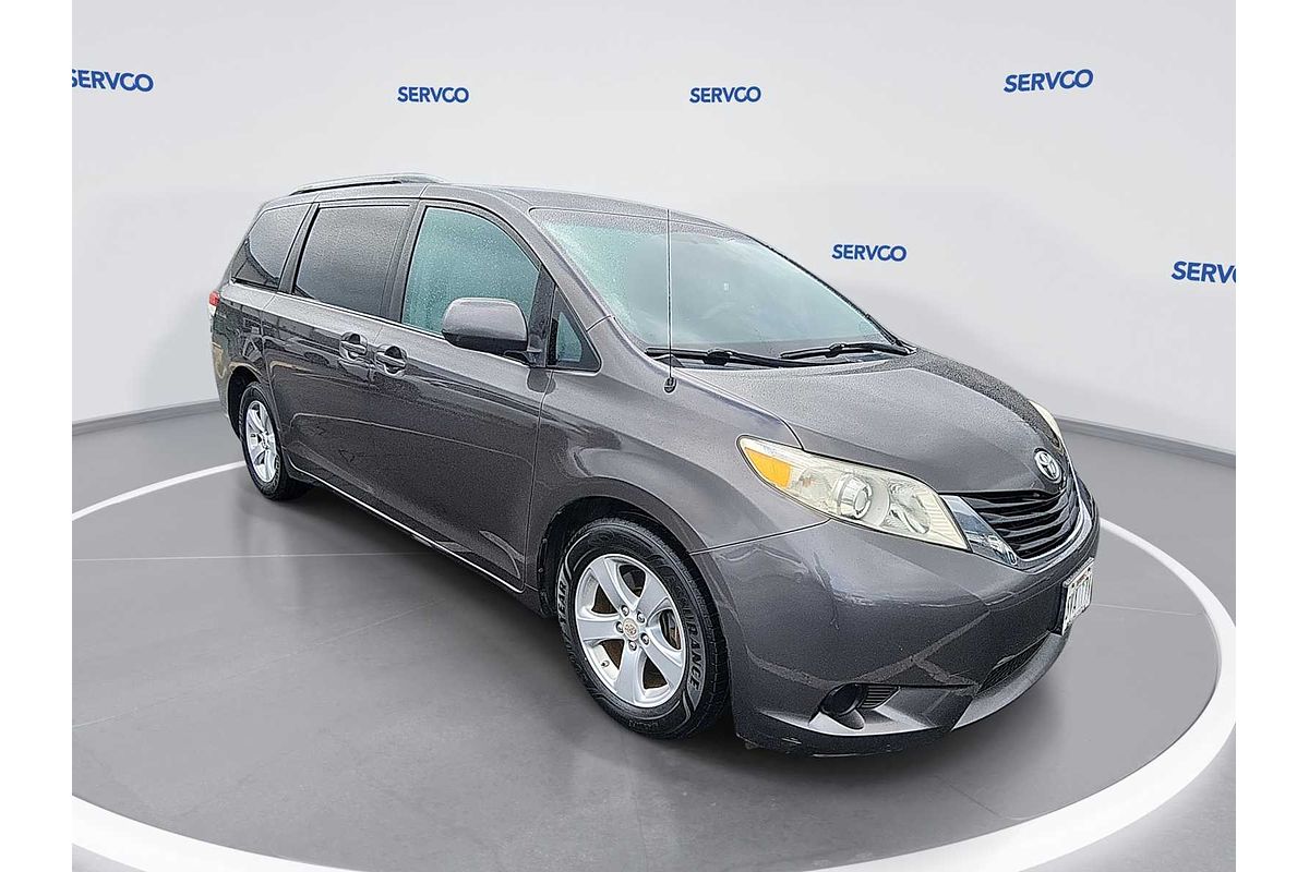 2011 Toyota SIENNA LE