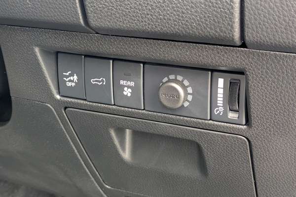 2025 Isuzu MU-X LS-U