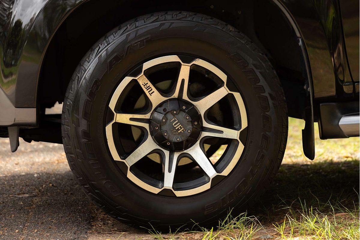 2015 Isuzu MU-X LS-T