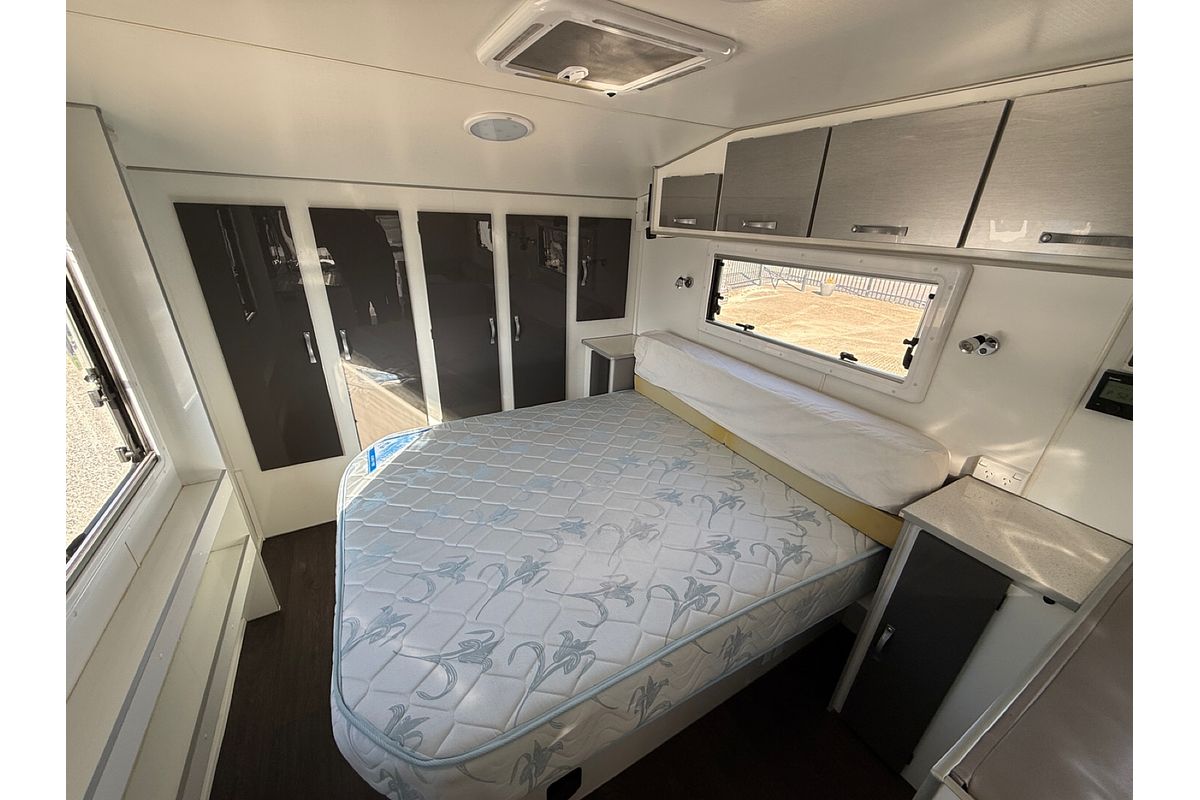 2018 Supreme CLASSIC CARAVAN