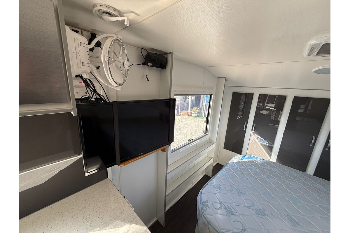 2018 Supreme CLASSIC CARAVAN