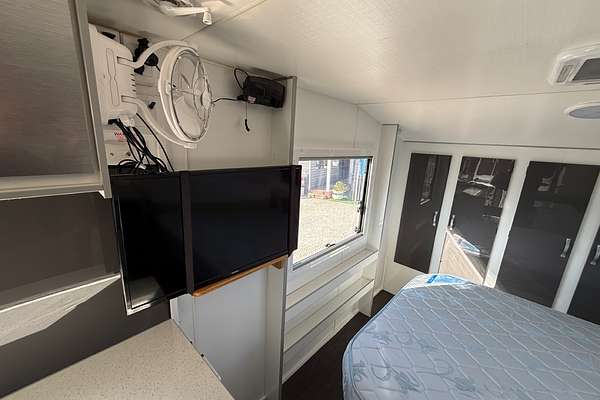 2018 Supreme CLASSIC CARAVAN