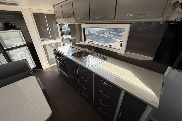 2018 Supreme CLASSIC CARAVAN