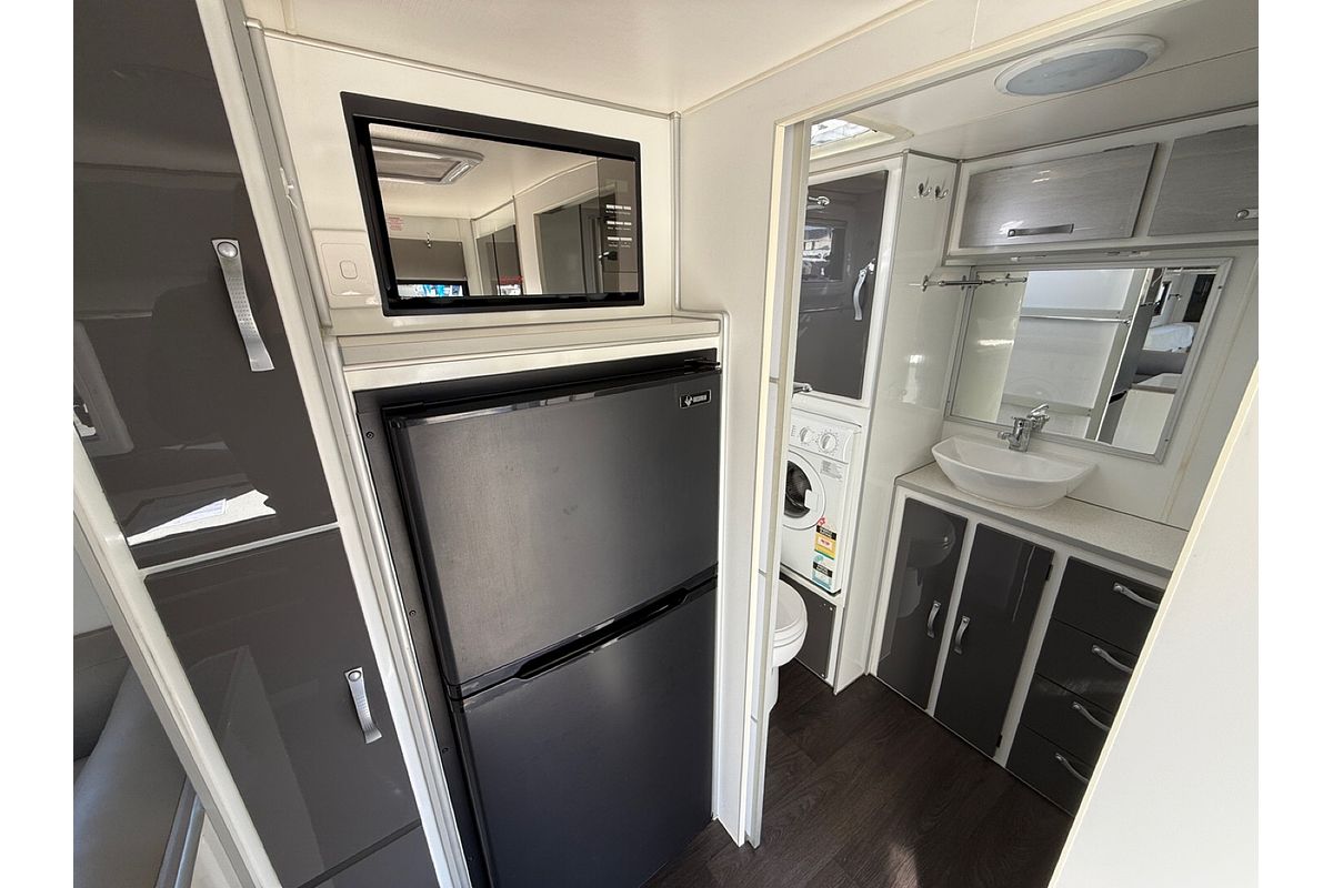 2018 Supreme CLASSIC CARAVAN