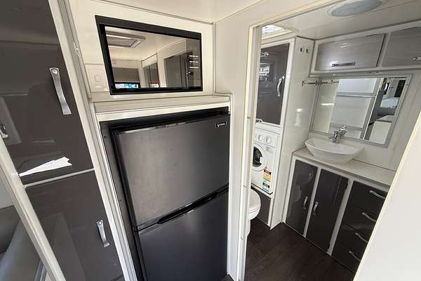 2018 Supreme CLASSIC CARAVAN