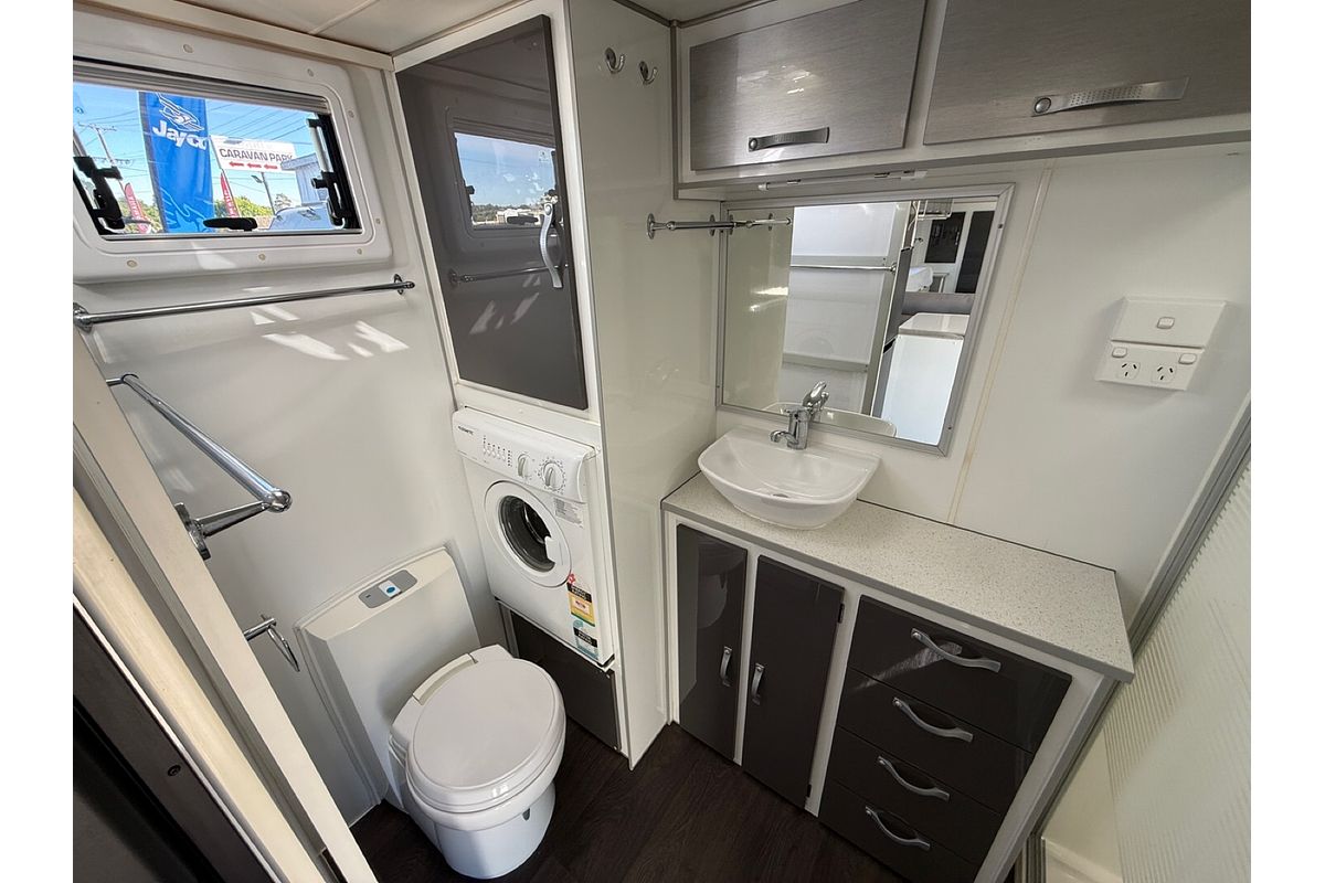 2018 Supreme CLASSIC CARAVAN